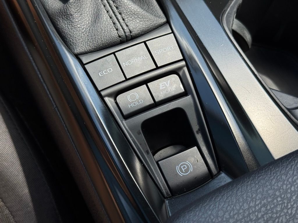 2025 Toyota Camry LE - Photo 31