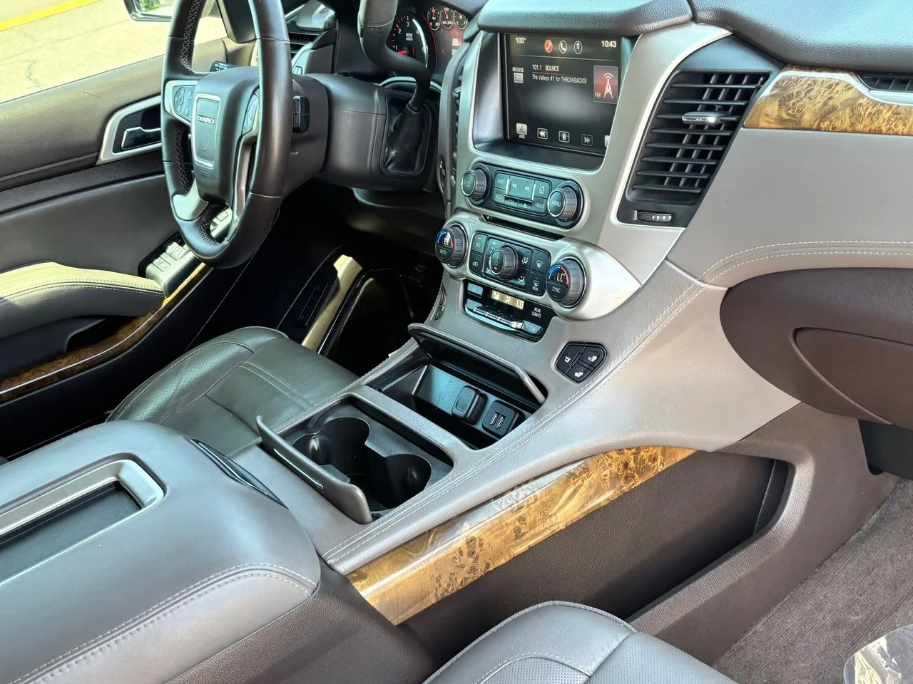 Used 2015 White Diamond Clearcoat GMC Denali image 9