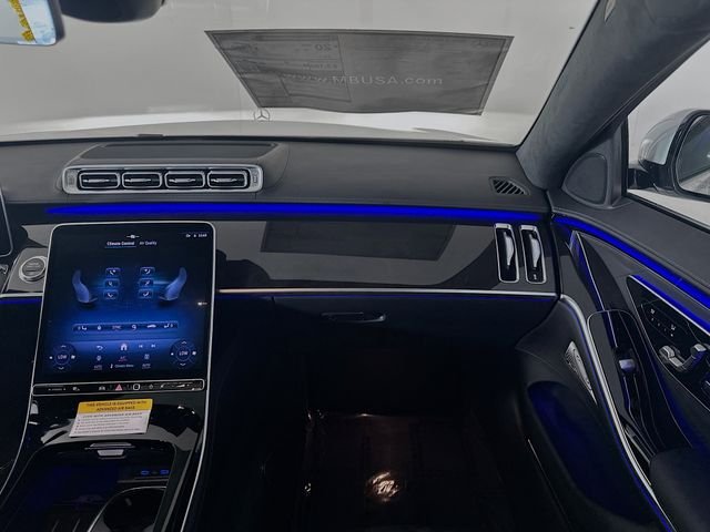 New 2026 MANUFAKTUR Moonlight White Metallic Mercedes-Benz S 580 image 24