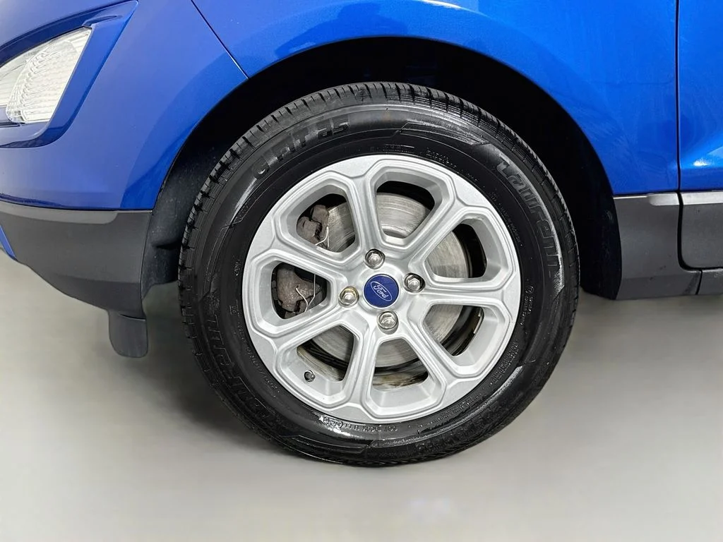 Used 2018 Blue Ford SE image 29