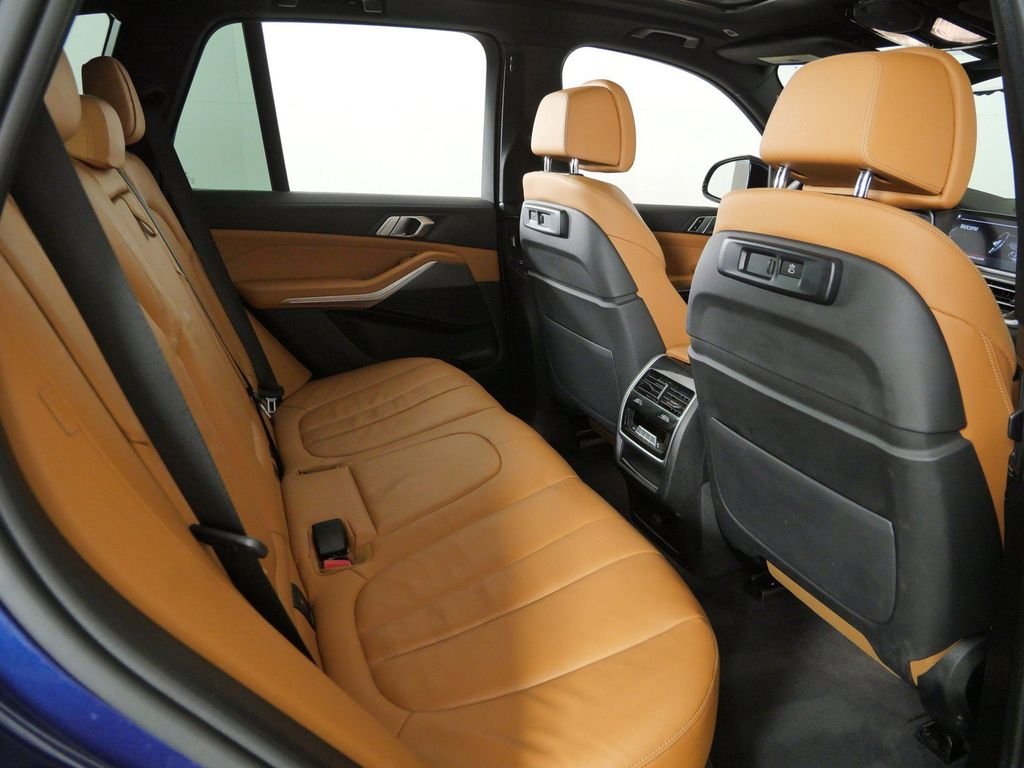 Used 2021 Phytonic Blue Metallic BMW xDrive40i image 26