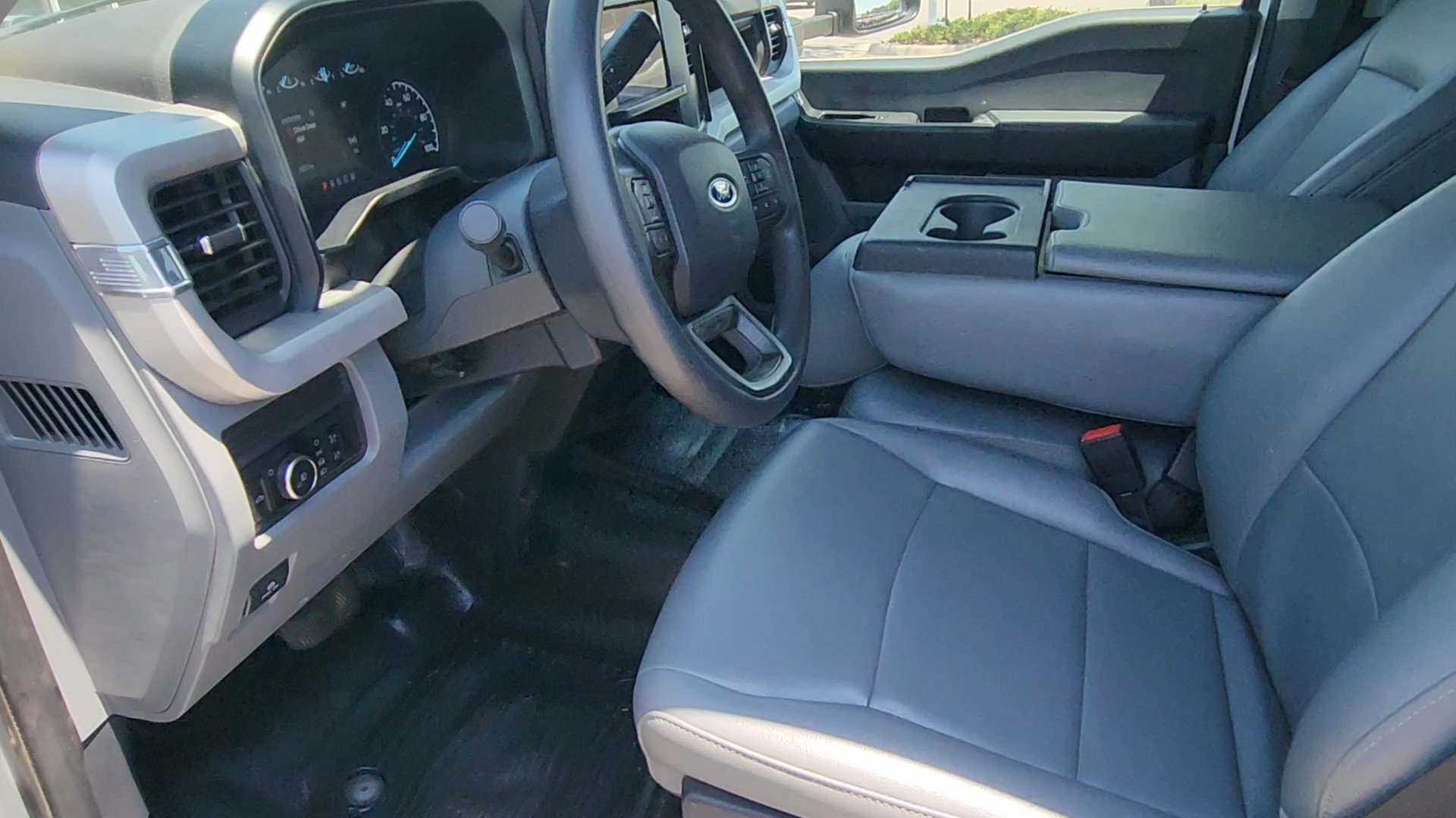 Used 2024 Oxford White Ford XL image 28
