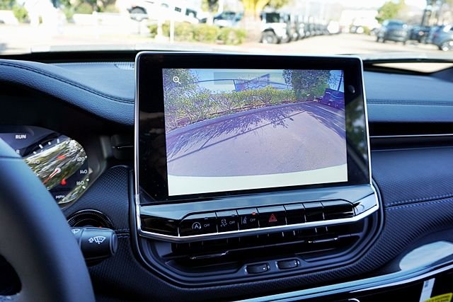 New 2026 Bright White Clearcoat Jeep Latitude image 29