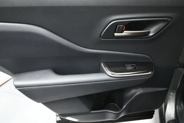 Used 2024  Toyota XLE image 9