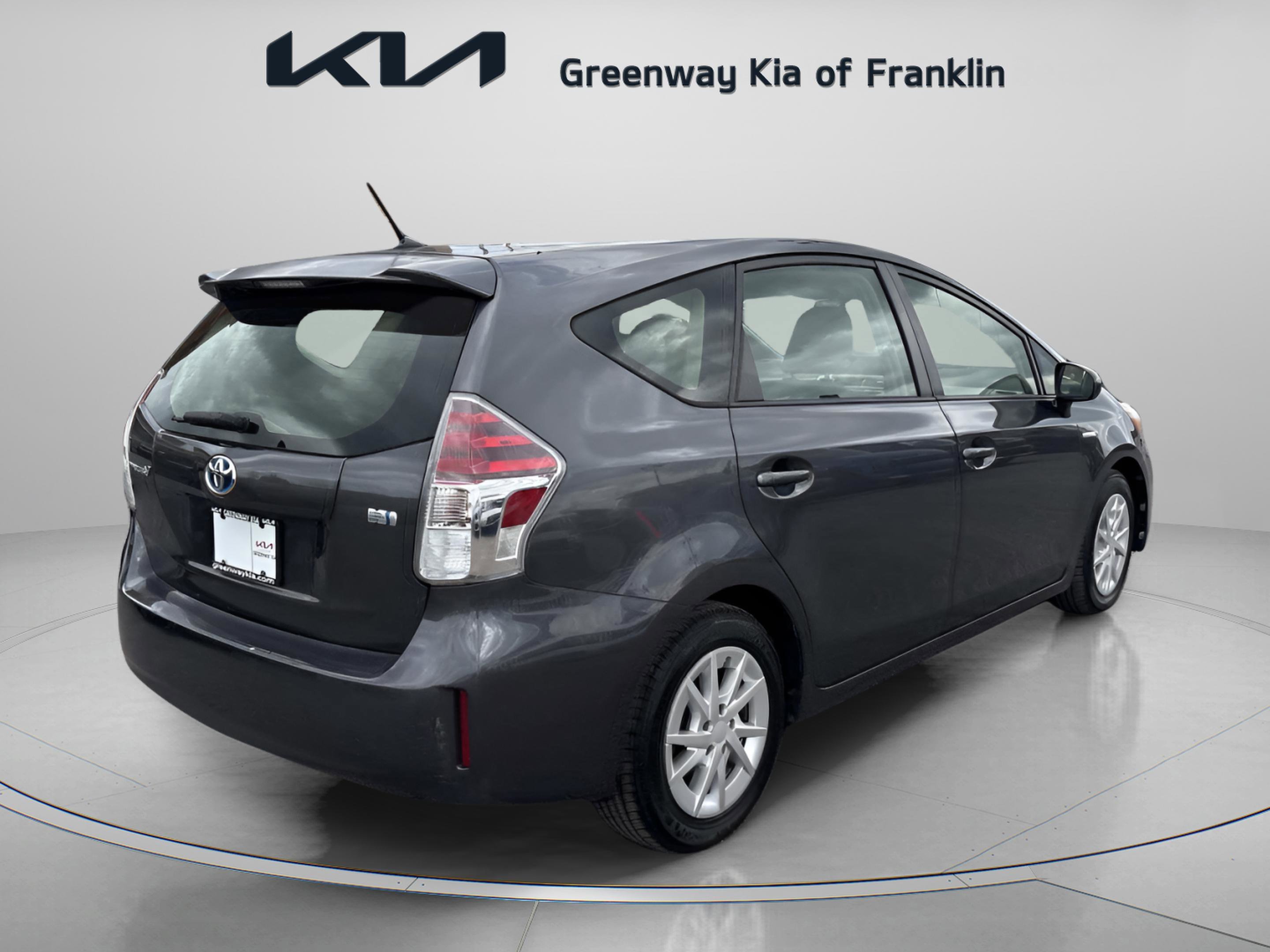 2016 Toyota Prius v Five - Photo 7