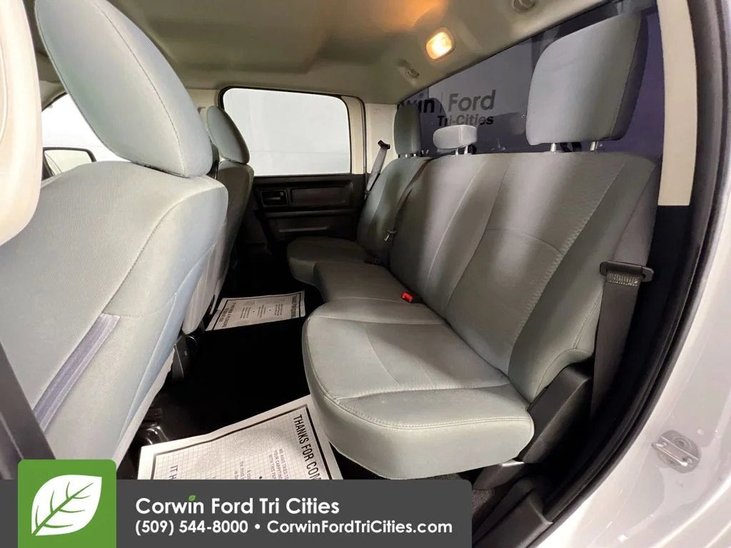 Used 2018 Bright Silver Clearcoat Metallic Ram Express image 25