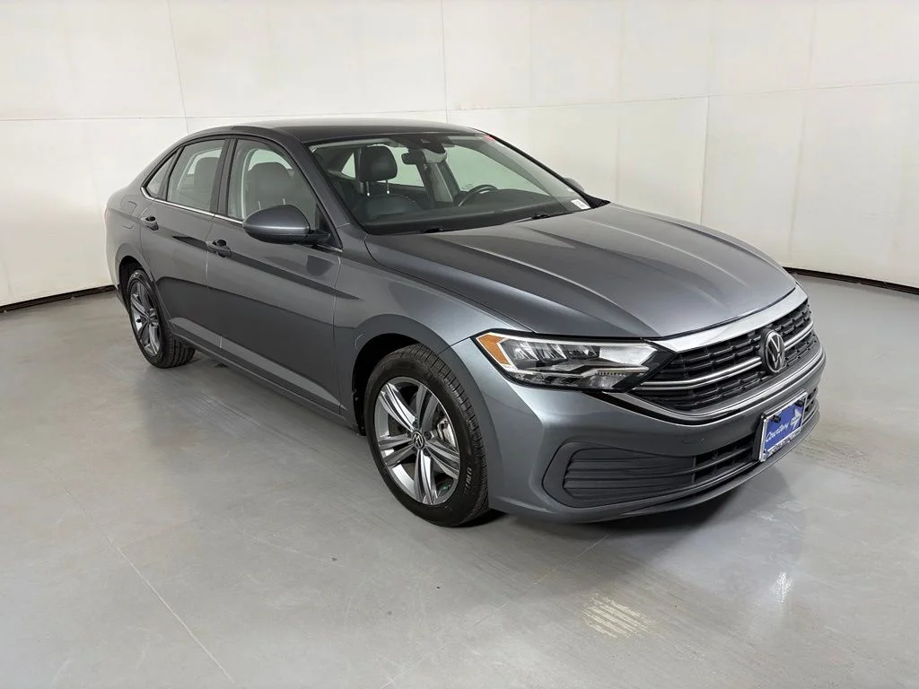 Used 2024 Gray Volkswagen 1.5T SE image 2