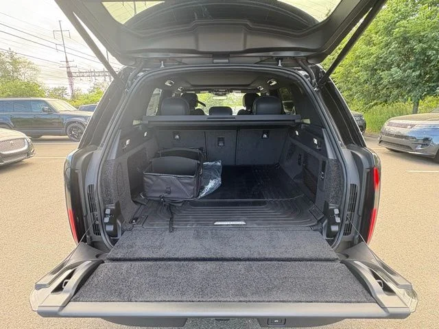 New 2026 Santorini Black Land Rover SE image 40