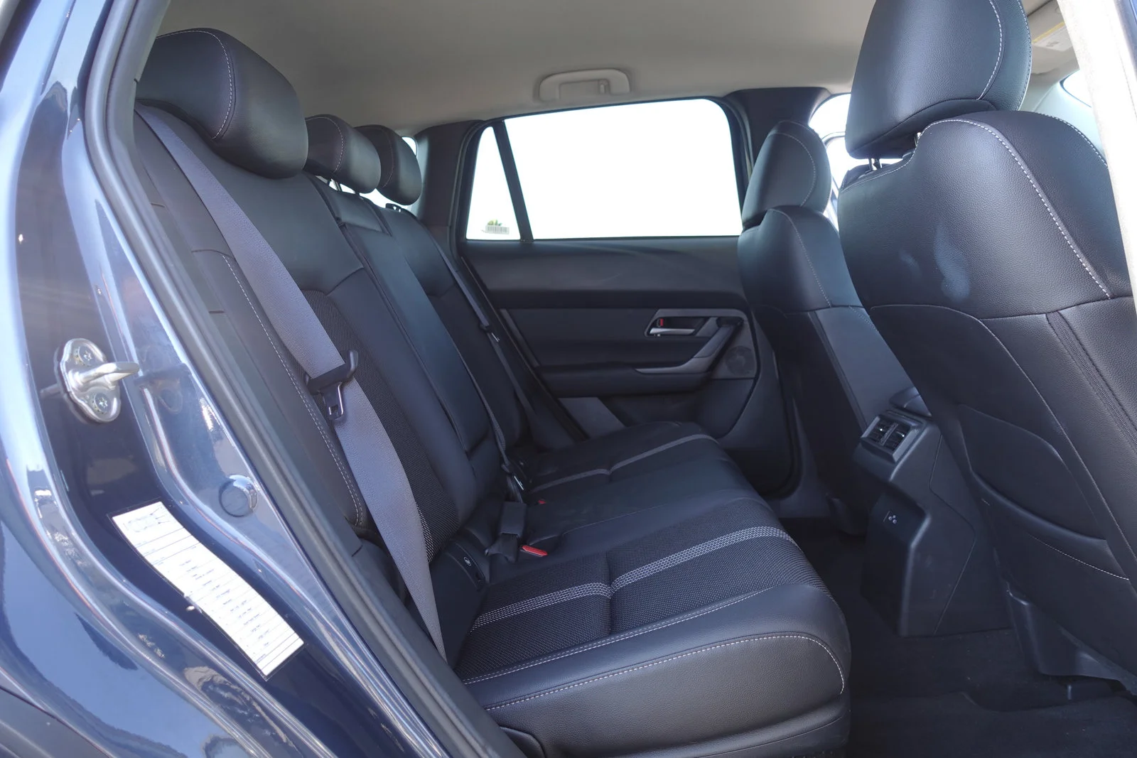 Certified Used 2025 Ingot Blue Metallic Mazda Preferred image 16