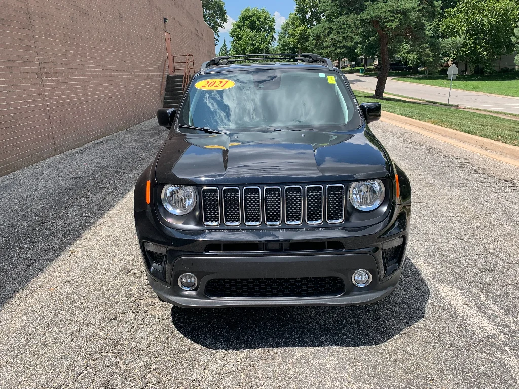 Used 2021 Black Clearcoat Jeep Latitude image 8
