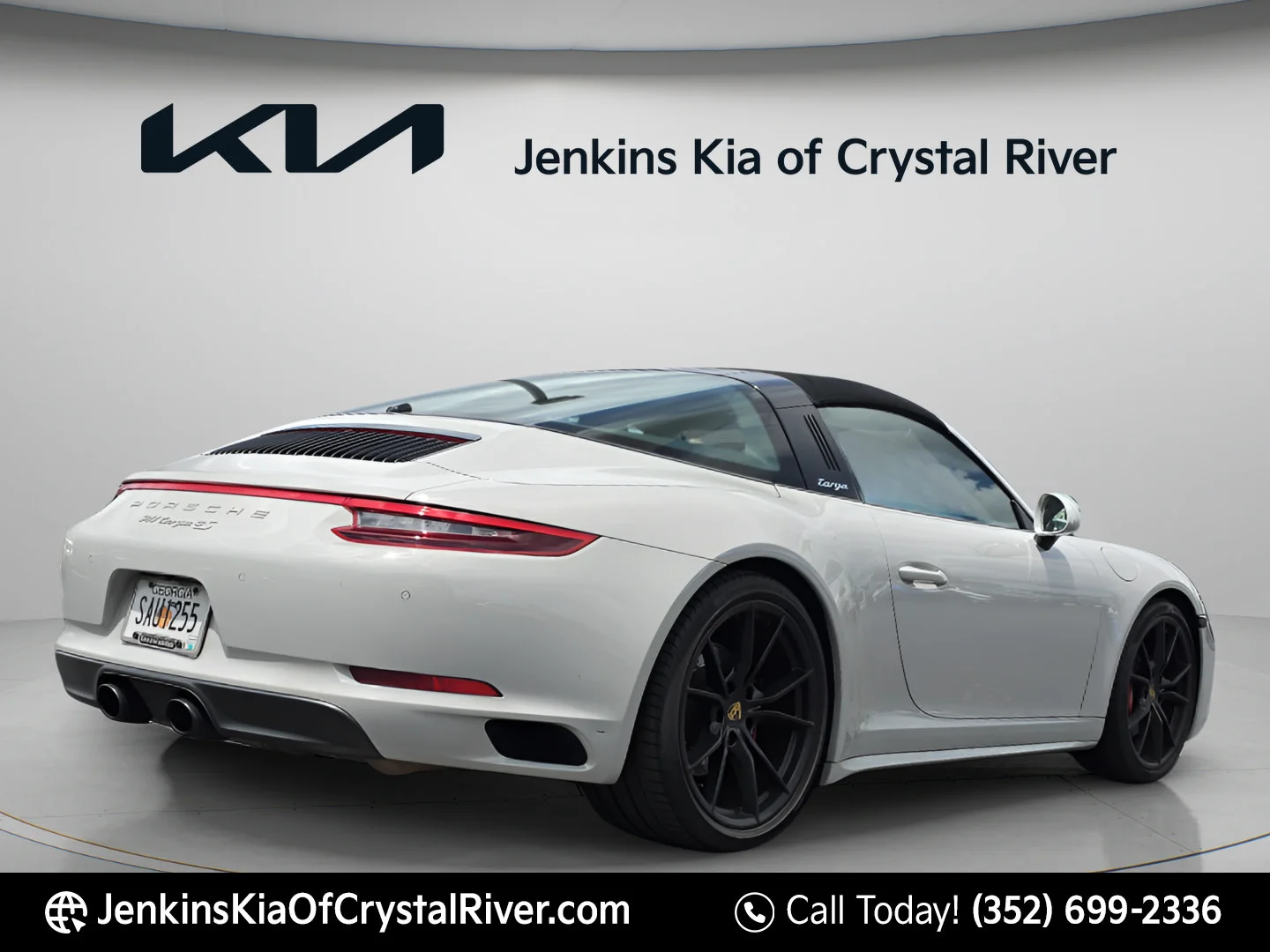 Used 2018 Chalk Porsche 4S image 5