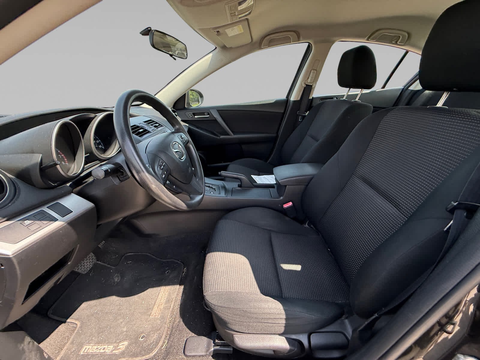 Used 2013  Mazda i Sport image 11