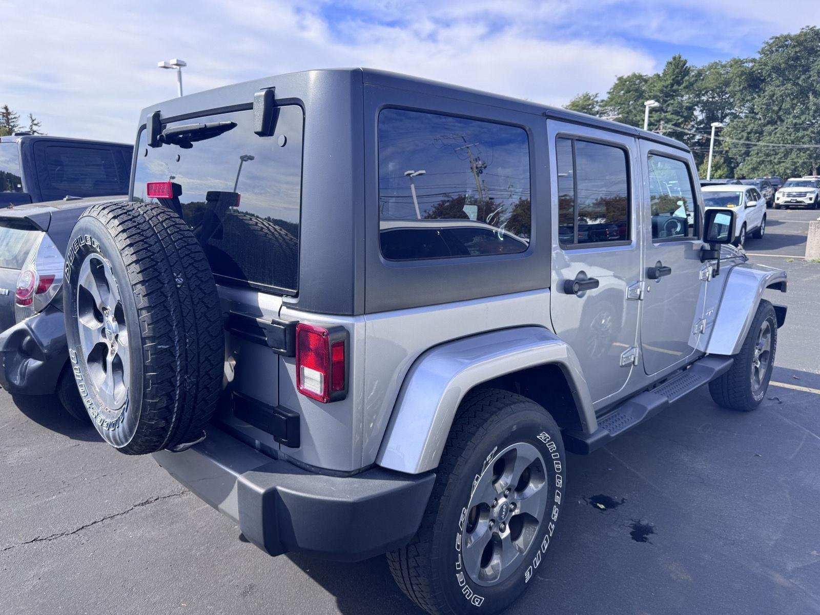 Used 2017 Billet Silver Metallic Clearcoat Jeep Sahara image 4
