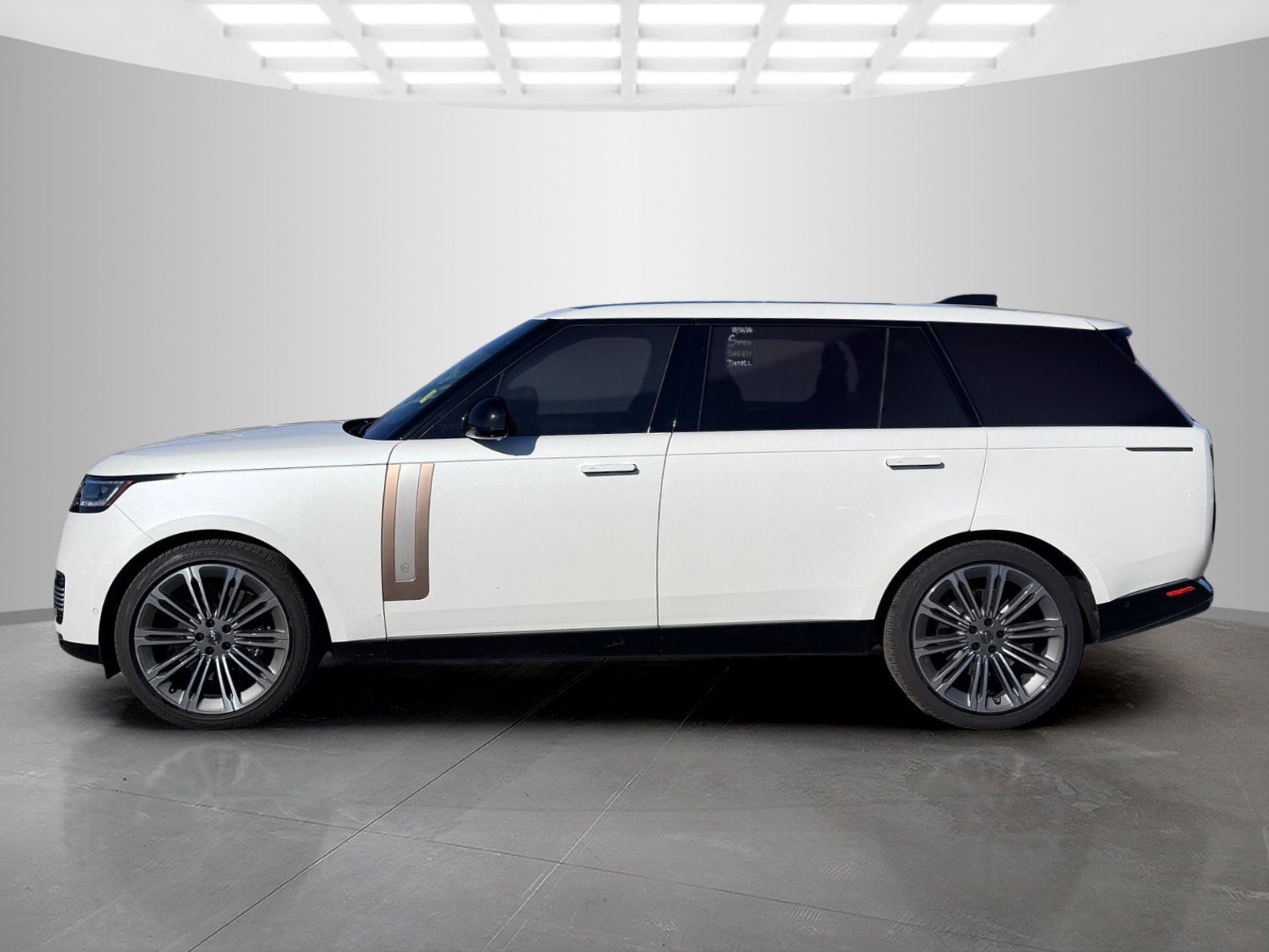 Used 2024 White Land Rover SV image 8