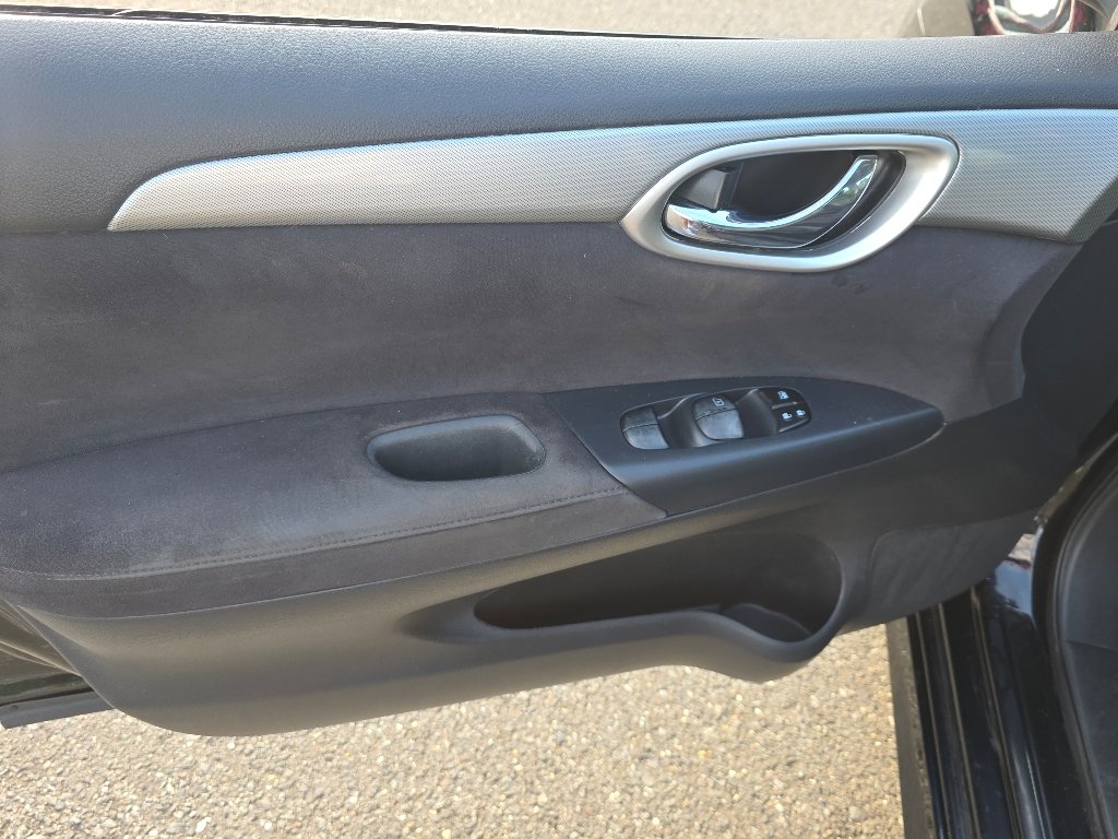 Used 2015 Super Black Nissan SR image 30