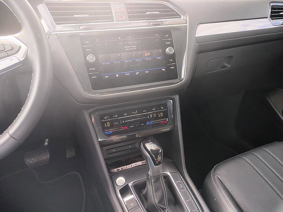 Used 2023 Platinum Gray Metallic Volkswagen SE image 19