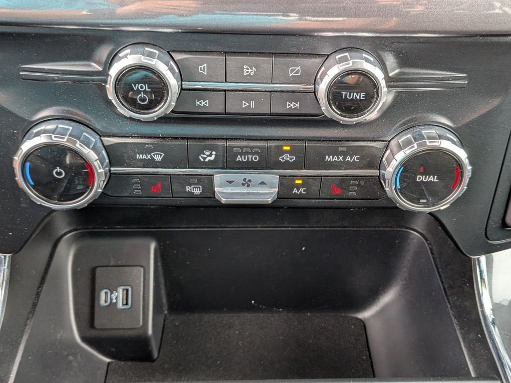 Used 2023 Silver Ford XLT image 17