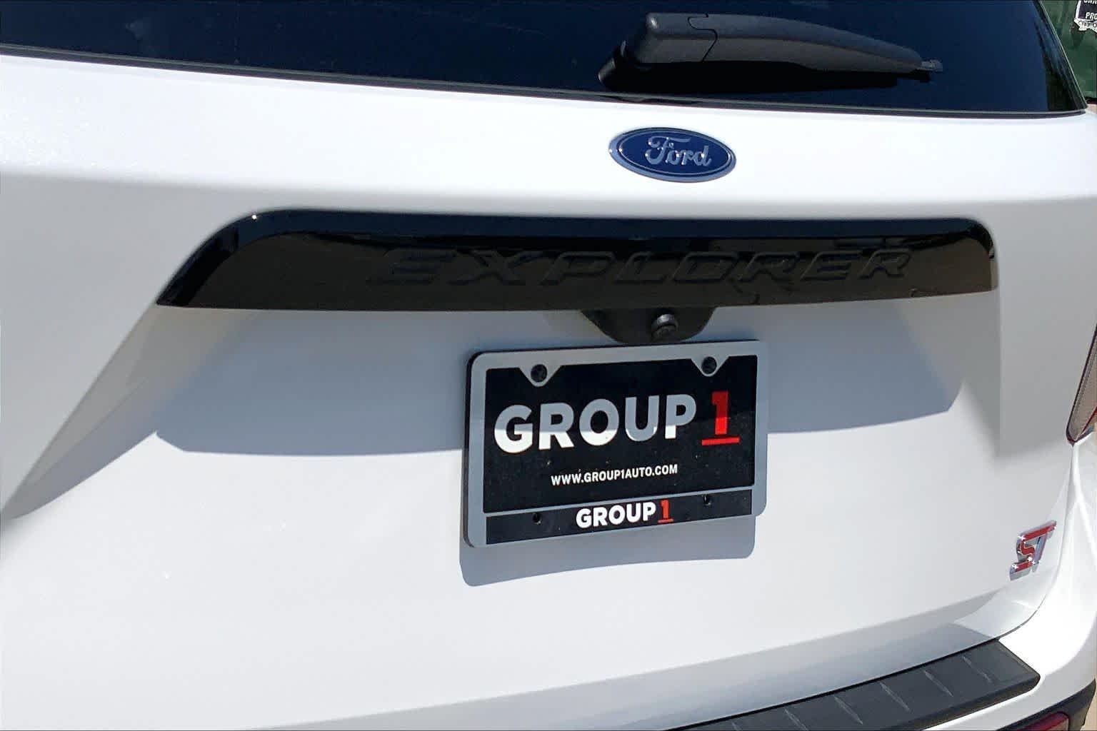 Used 2023 Star White Metallic Tri-Coat Ford ST image 30