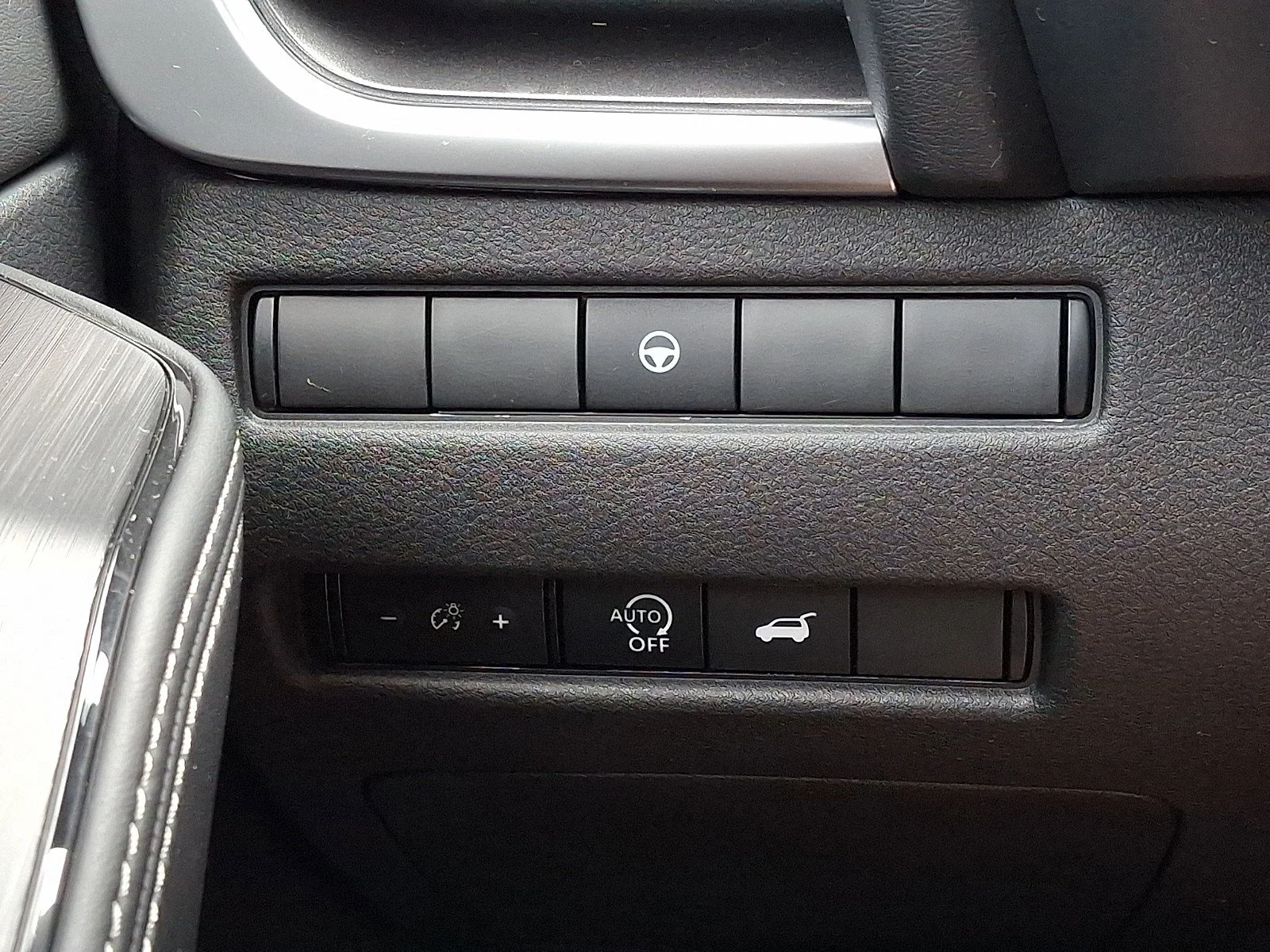 Used 2025 Everest White Pearl Nissan SV image 24