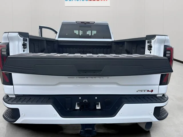 Used 2024 White GMC AT4 image 9