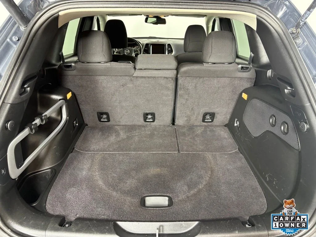 Used 2017 Rhino Clearcoat Jeep Latitude image 11