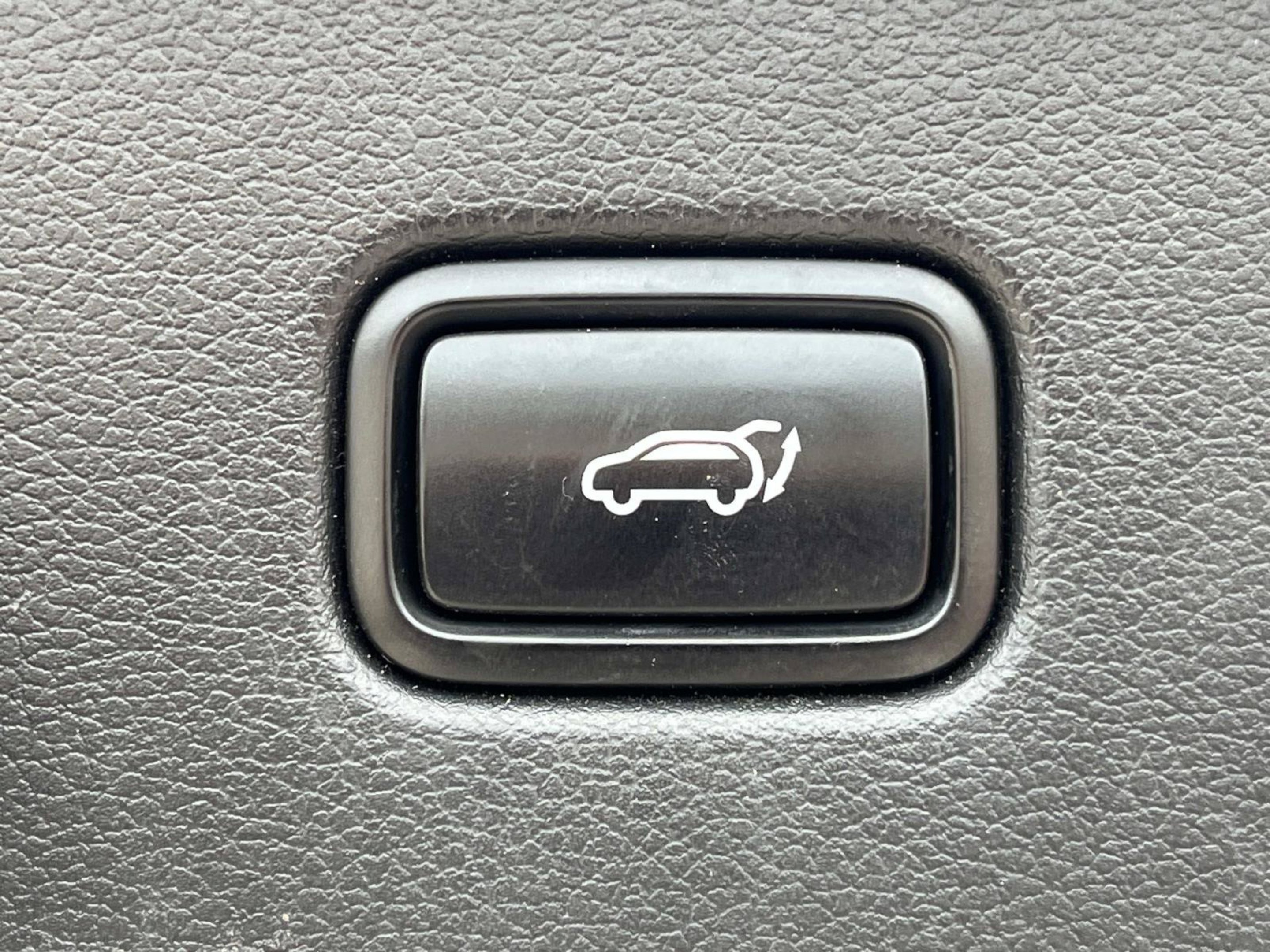 Used 2022 Abyss Black Pearl Hyundai SEL image 26