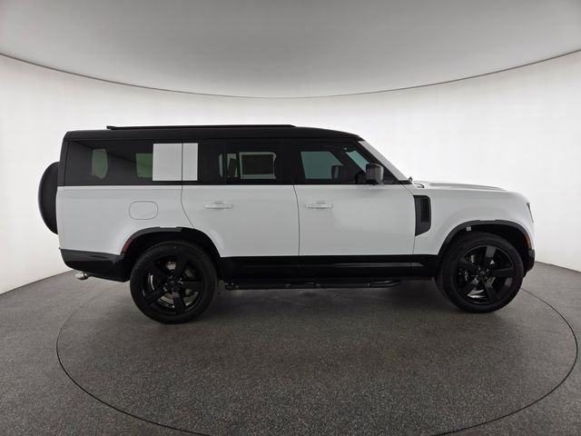 2026 Land Rover Defender V8 - Photo 6