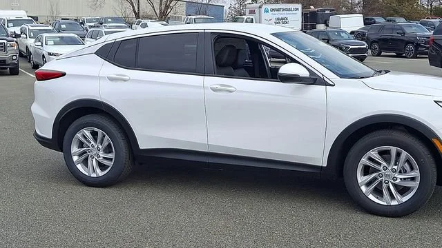 New 2026 Summit White Buick Preferred image 3