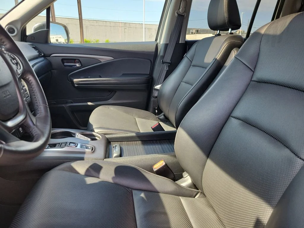 Used 2023 White Honda RTL image 18
