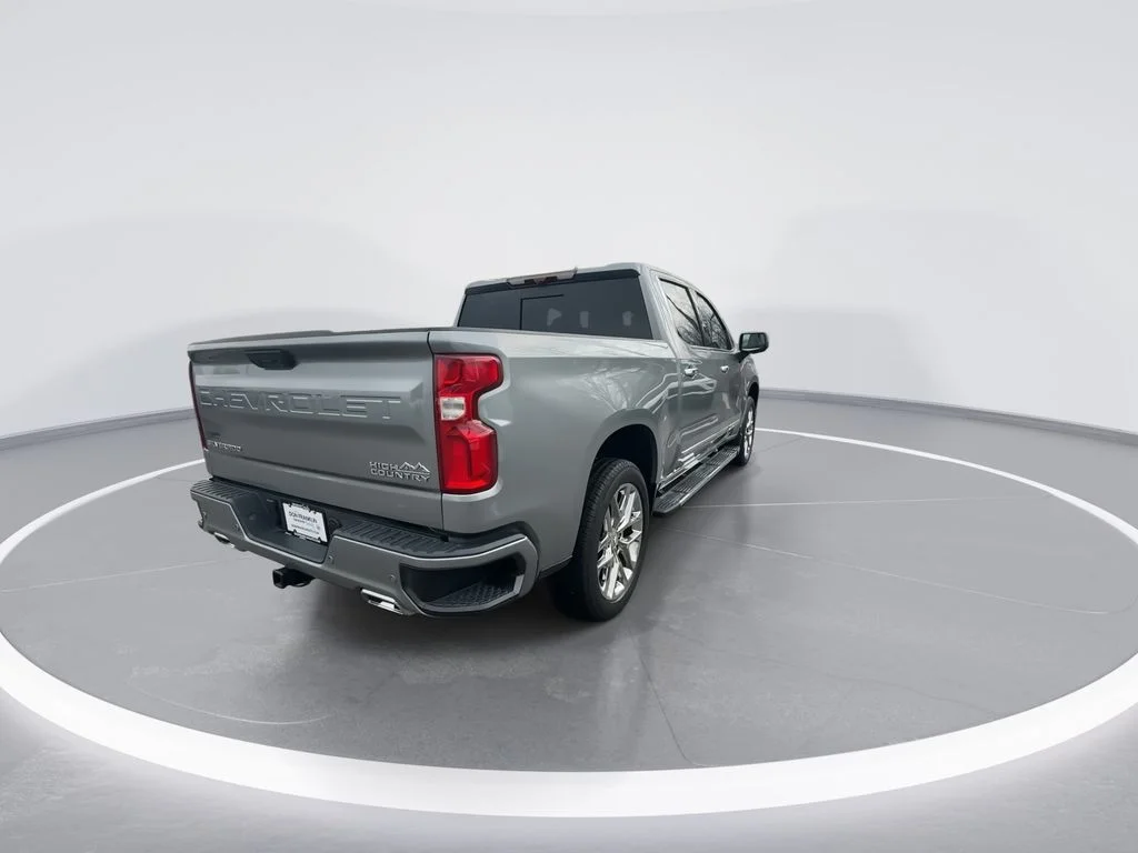 Used 2025 Gray Chevrolet High Country image 8