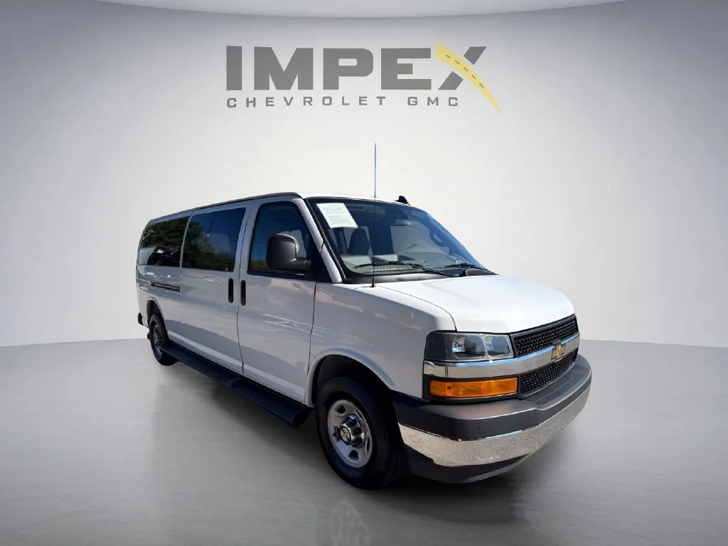 Used 2025 Summit White Chevrolet 1LT image 7