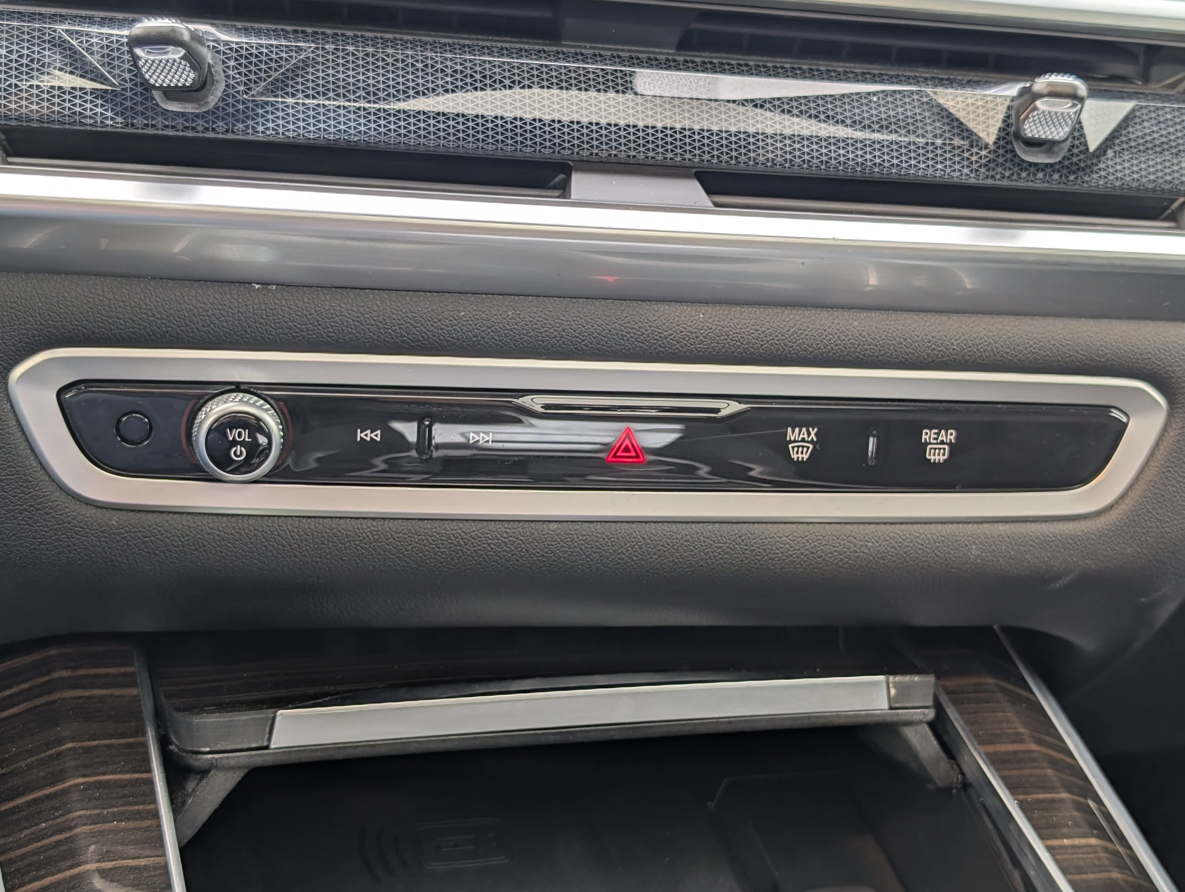 Used 2024 Black Sapphire Metallic BMW xDrive40i image 34