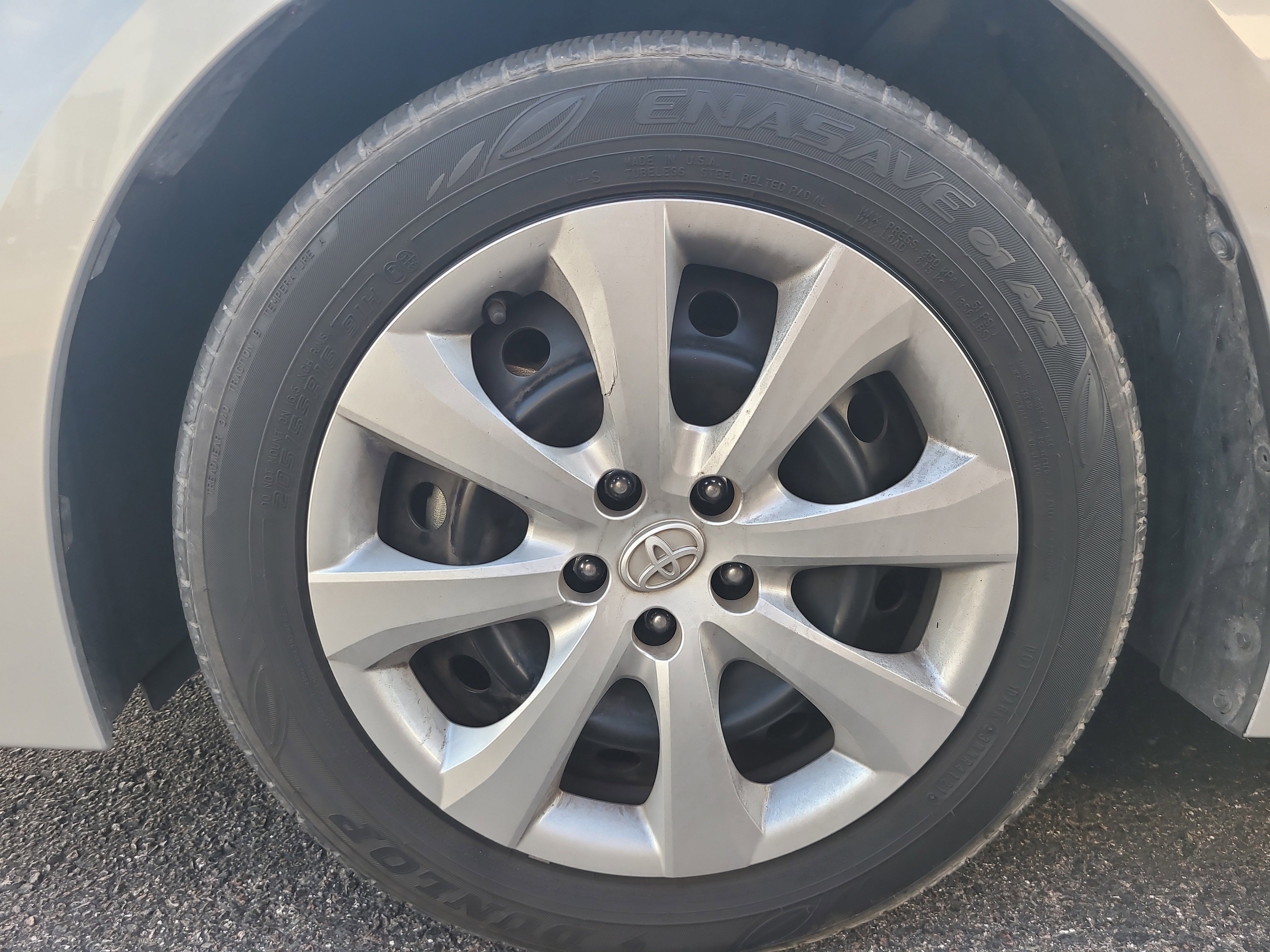 Used 2022 Classic Silver Metallic Toyota LE image 9