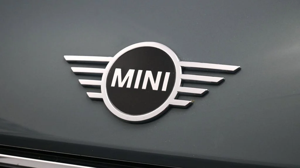 Used 2023 Green MINI Signature image 19