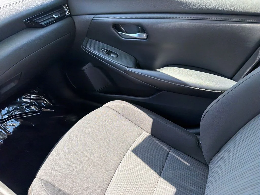 Used 2022 Silver Nissan SV image 31