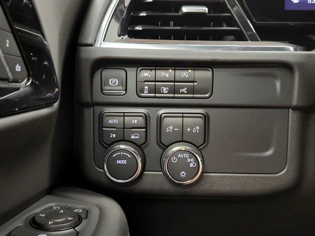Used 2025 Black Chevrolet LT image 28