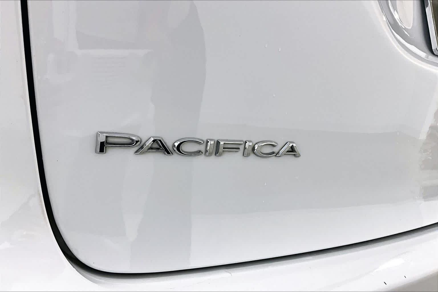 Used 2024 Bright White Clearcoat Chrysler Touring L image 10