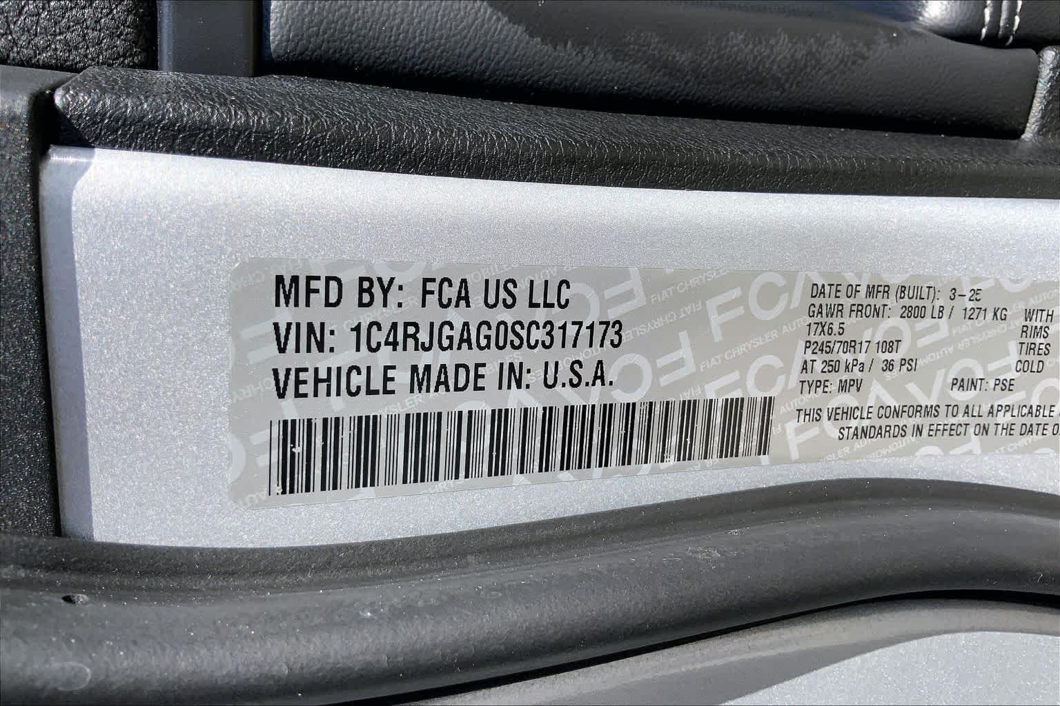 Used 2025 Silver Zynith Jeep Laredo image 36