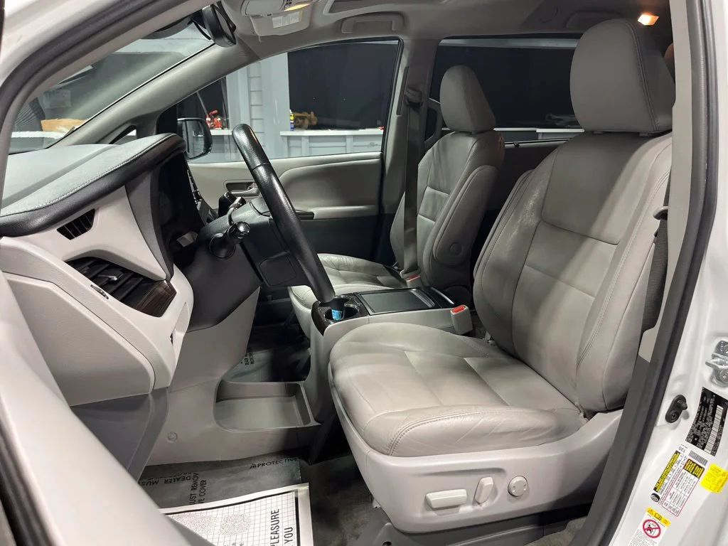 Used 2018 Blizzard Pearl Toyota XLE image 11