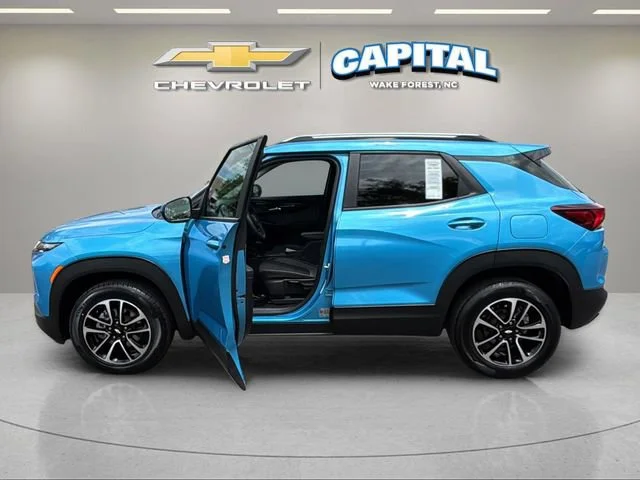 Used 2025 Marina Blue Metallic Chevrolet LT image 9