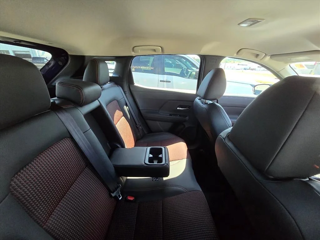 Used 2025 Blue Nissan SR image 7