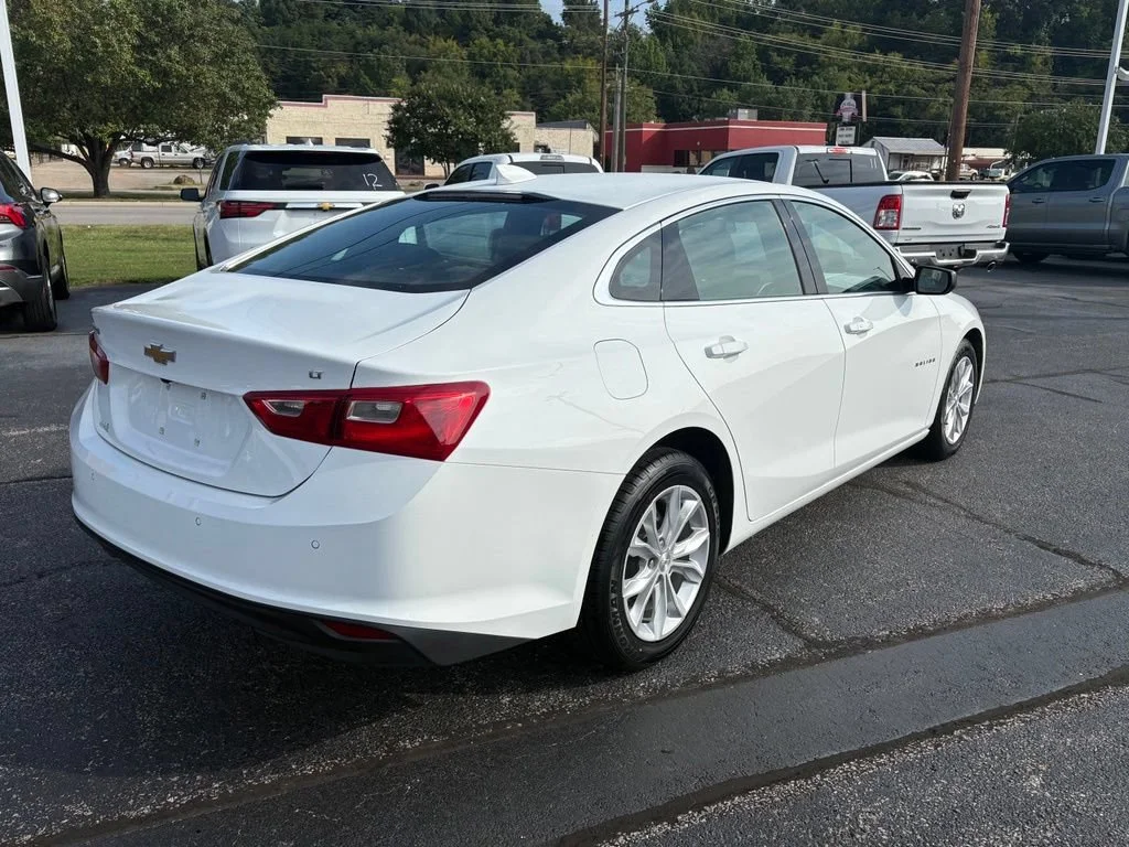 Used 2025 Summit White Chevrolet 1LT image 8