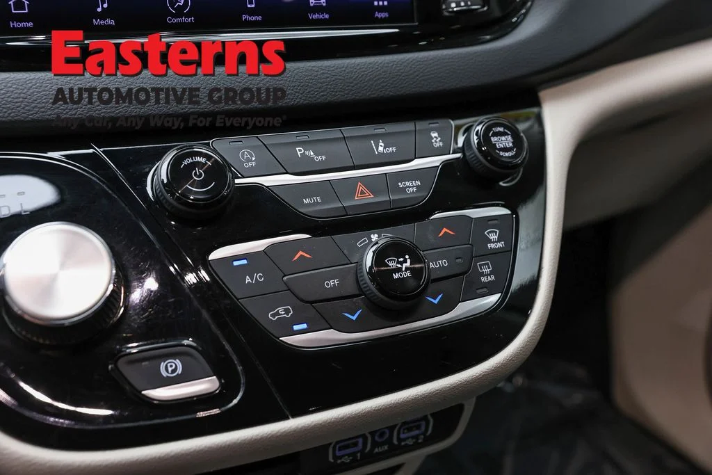 Used 2023 Black Chrysler Touring L image 20