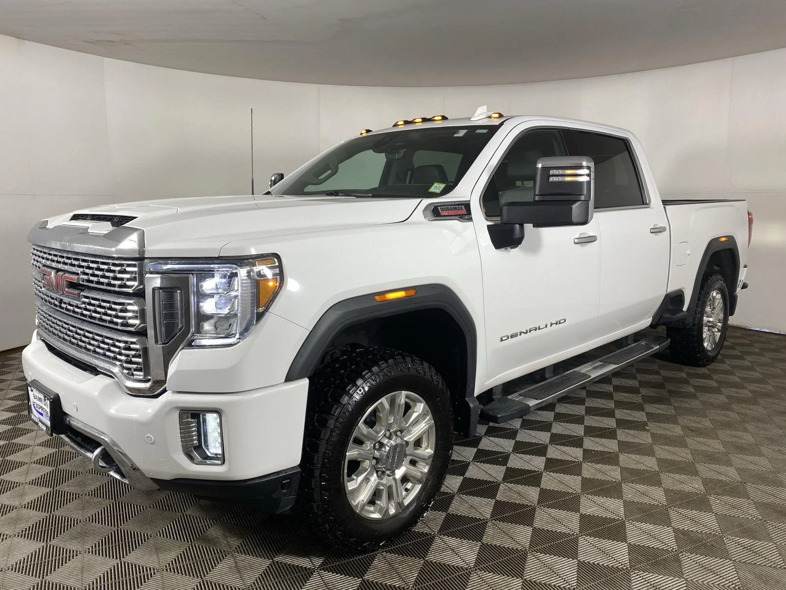 Used 2021 Summit White GMC Denali image 5