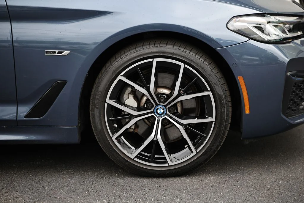 Used 2023 Arctic Race Blue Metallic BMW 530e iPerformance image 5