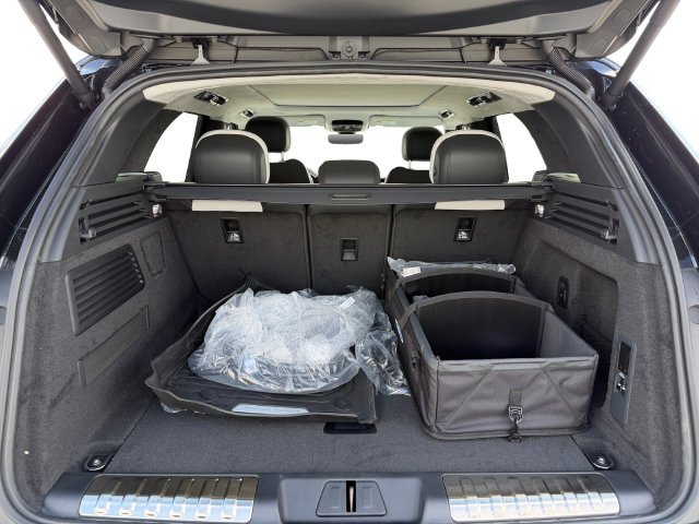 New 2027 Santorini Black Land Rover BATTERSEA image 18