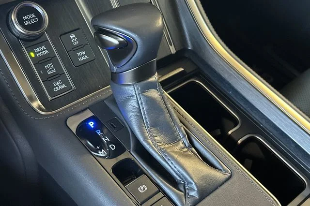 Used 2024  Lexus 550 Overtrail+ image 19