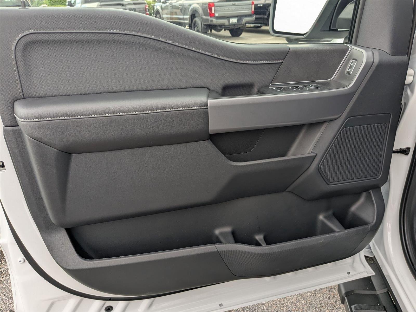 New 2026 Oxford White Ford XLT image 11