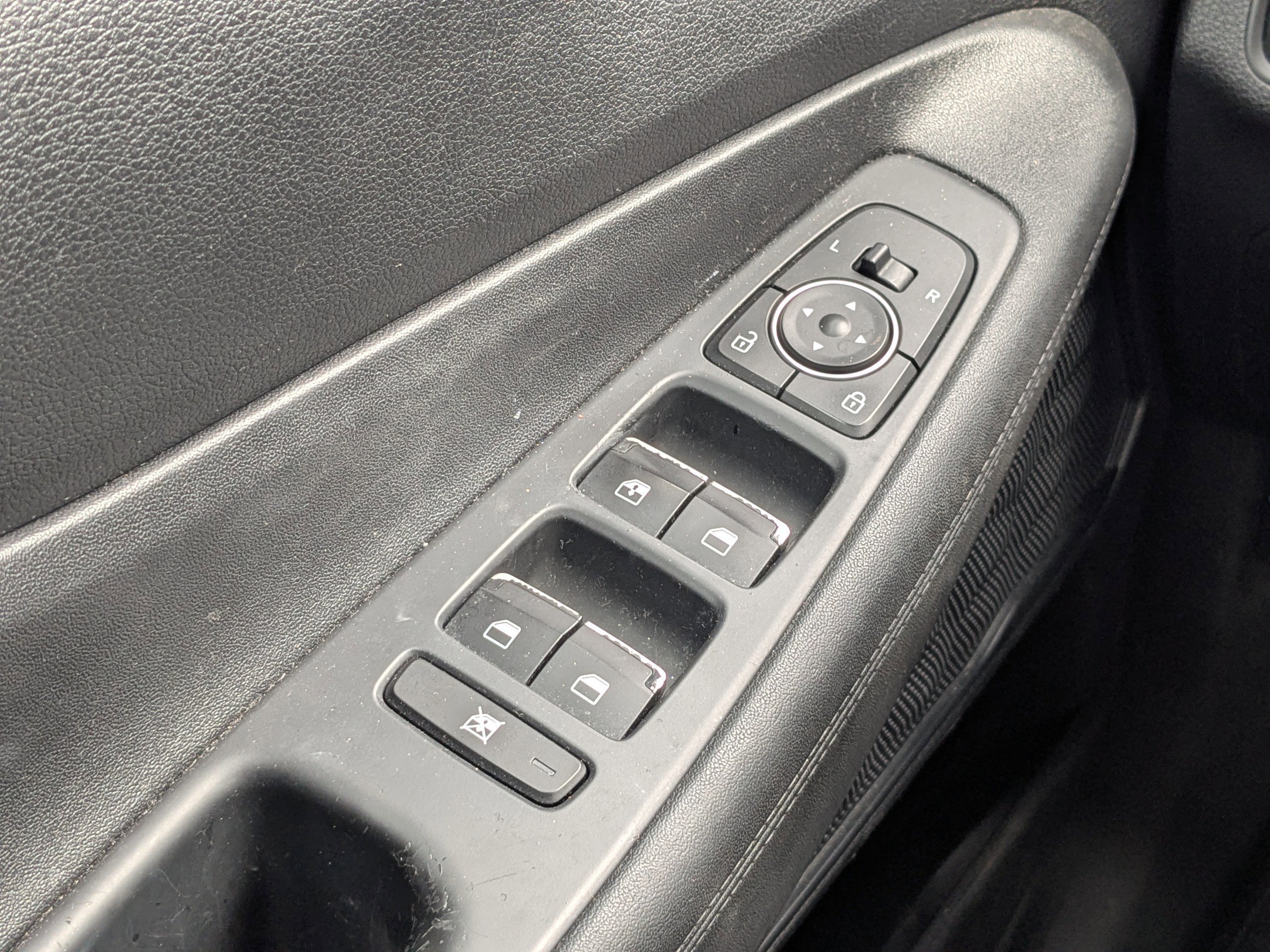 2020 Hyundai Santa Fe SE - Photo 23