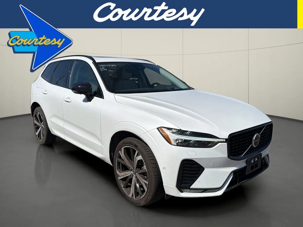 2023 Volvo XC60 B5 Ultimate Dark Theme AWD's photo